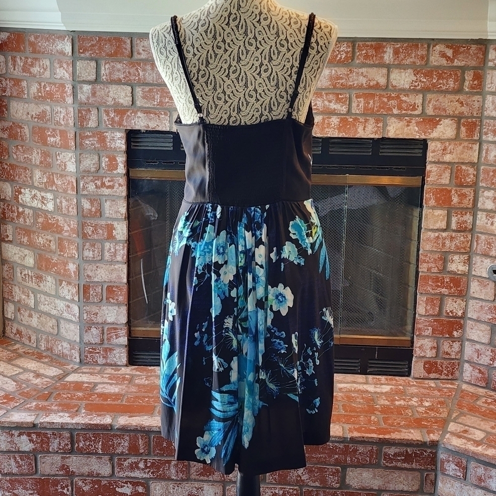 WHITE HOUSE BLACK MARKET SUMMER FLORAL DRESS - Picture 2 of 4